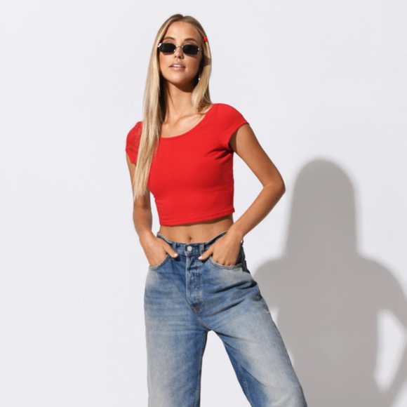 TOBI Short And Scoop Red Crop Top - Picture 1 of 3